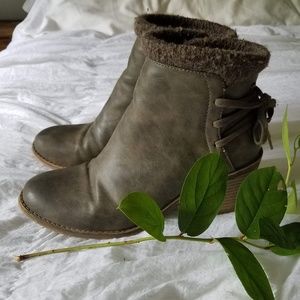 Roxy Dakota boots olive green lace heels 10
